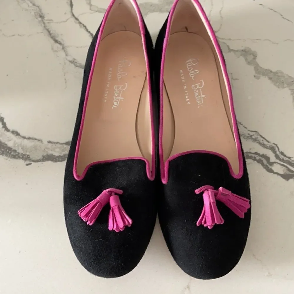 Paola Bentini suede flat with pink tassel. Made in Italy with nice leather soles